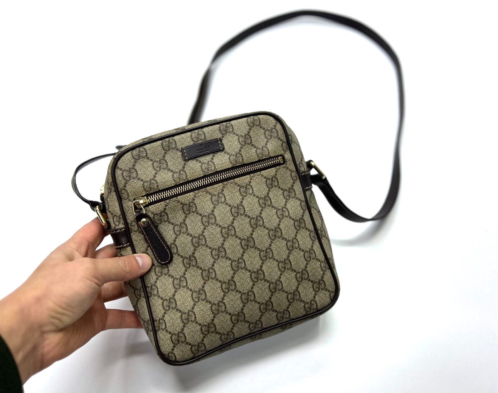 Auth Gucci GG Canvas Monogram Messenger Crossbody Shoulder Auth Gucci GG Canvas Monogram Messenger Crossbody Shoulder
