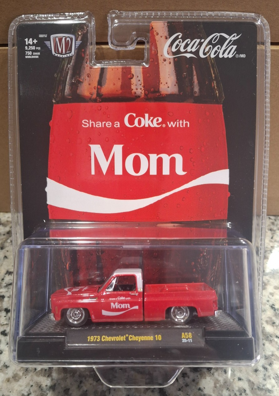 Coca-Cola 1960年代 レッドミニカー These new Coca-Cola 1:64 scale collectibles are heading to