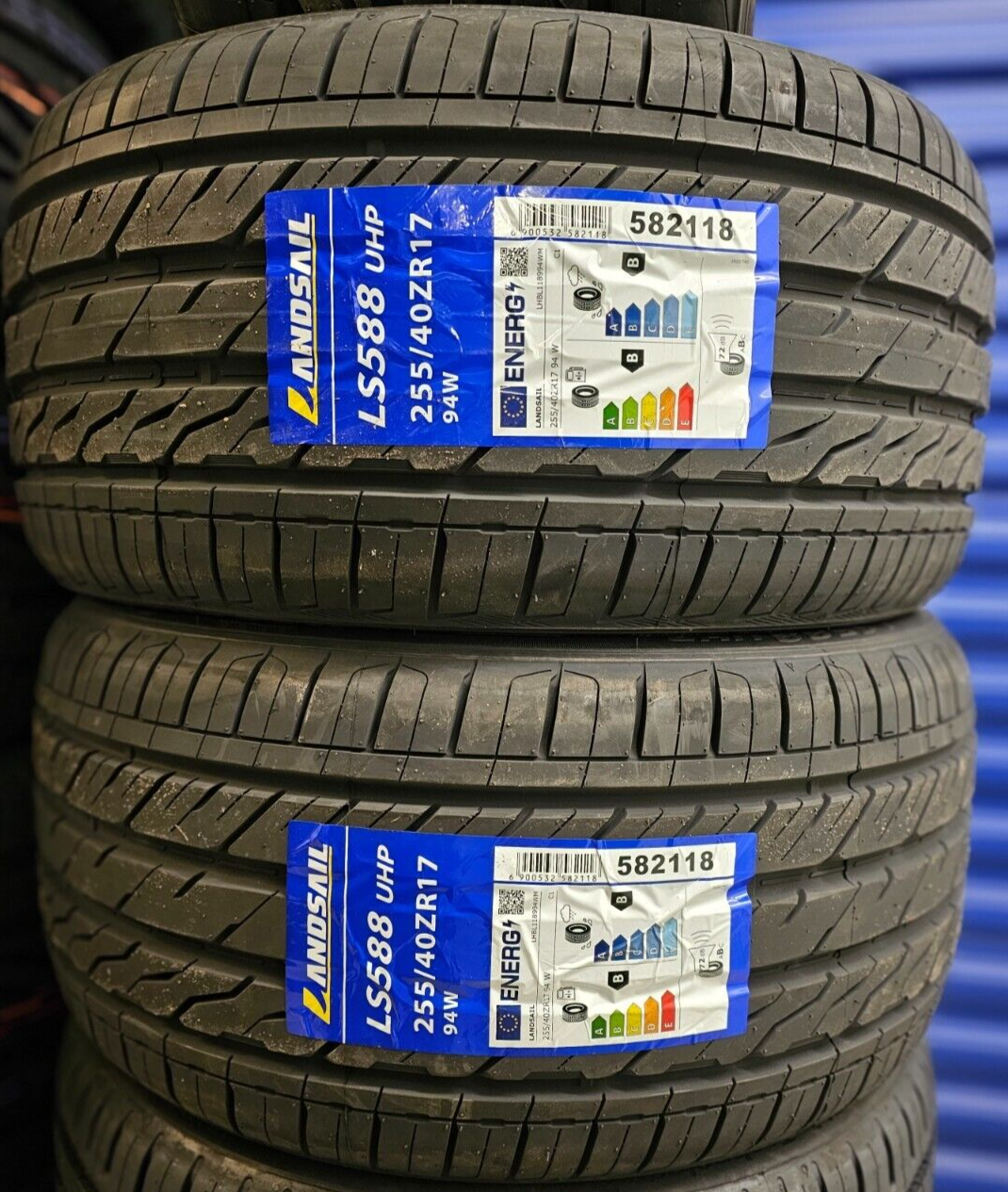 LANDSAIL LS588 UHP 205/45ZR17 4本セット №6561F 室内保管 オンロード 夏タイヤ AW付 MINI スイフト ロードスター等  X2 205 45 17 88W XL LANDSAIL HIGH MILEAGE TYRES 205⁄45ZR17 AMAZING