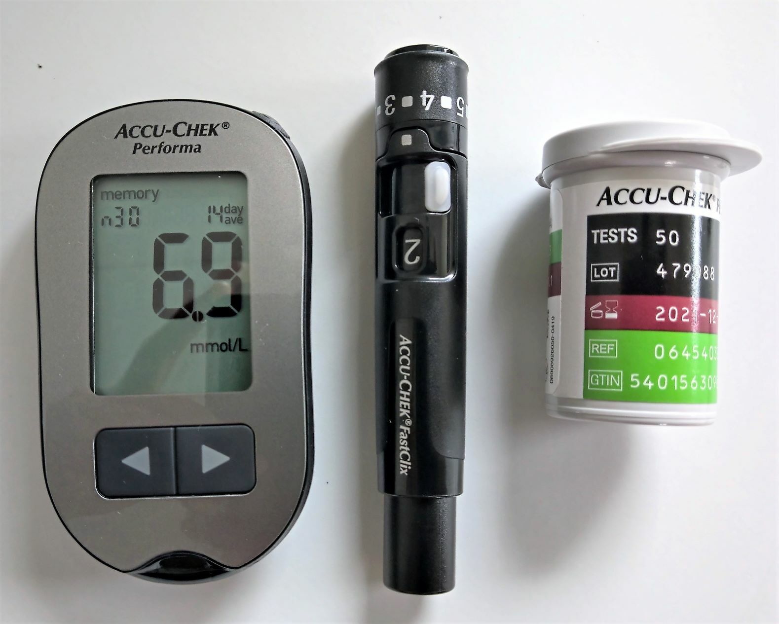 ACCUCHEK PERFORMA BLOOD GLUCOSE 100 STRIPS Expiry 30 JUNE 2025 eBay