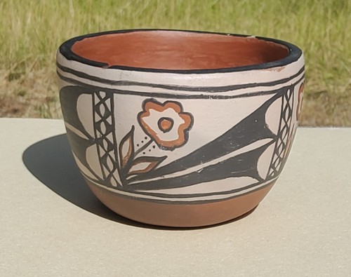 工芸品 Santo domingo pueblo pottery Kewa Santo Domingo Pueblo Pottery Bowl Signed ALVINA GARCIA