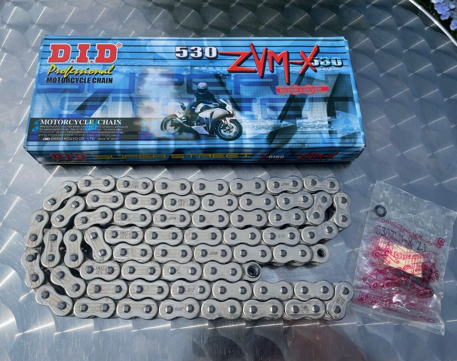 Chain DID 530 ZVM-X, 118 Links for Suzuki GSF 1250 Bandit, ZZR 1400, Silver Chain DID 530 ZVM-X, 118 Links for Suzuki GSF 1250 Bandit, ZZR 1400, Silver