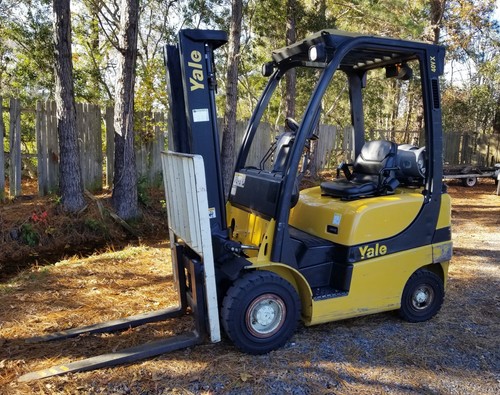 2010 Yale 40VX Forklift , Solid Pneumatic Tires GLP040