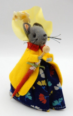 THE KITTYBITS COLLECTION ''THE HON. MRS ASHBARROW'' VINTAGE FELT MOUSE FIGURINE