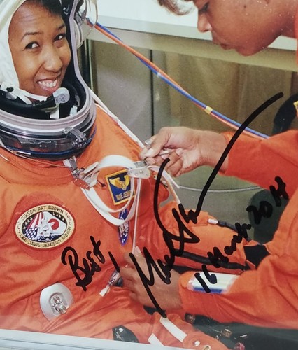 MAE JEMISON 1st African American Woman in Space SIGNED Photo & 1992 Jet Magazine