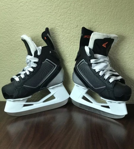 Easton Mako Hockey Skates 10 Youth 10Y Nearly Mint Condition