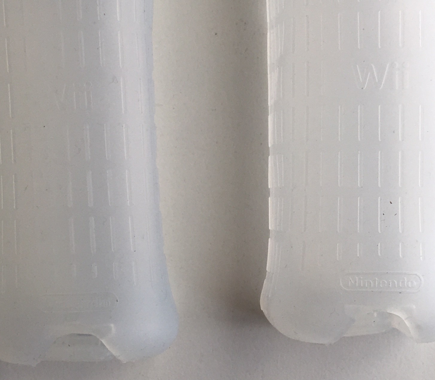 Genuine Nintendo Wii (RVL-027) Controller Silicone Skin/Jacket/Cover - Lot of 4