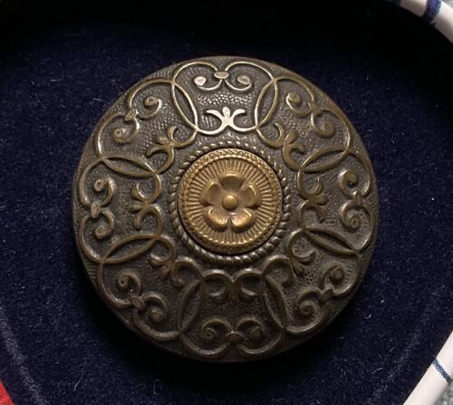 Antique Vtg Metal Paris Back Button - Flower Center - LM 26 M Paris - 1”