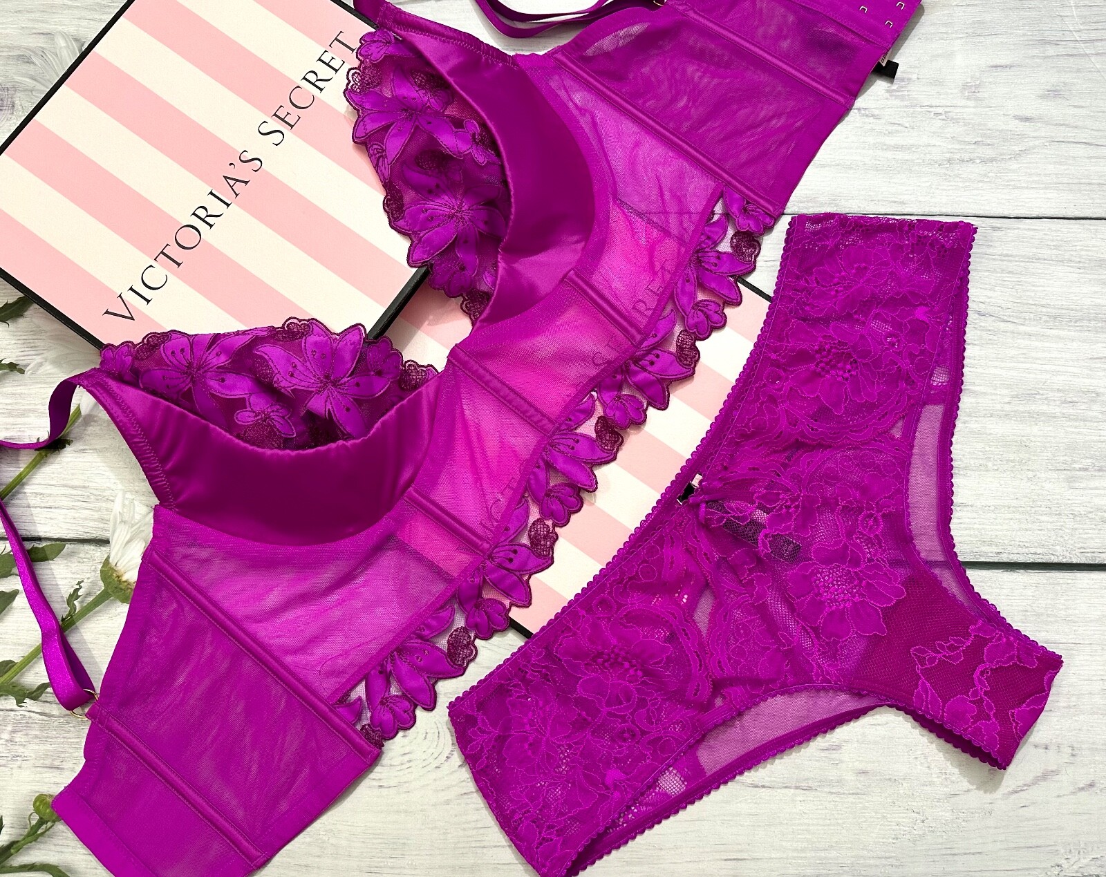 

NWT Victorias Secret Длинный комплект бюстье на четверть чашки с легкой подкладкой Очень фуксия, Multicolor