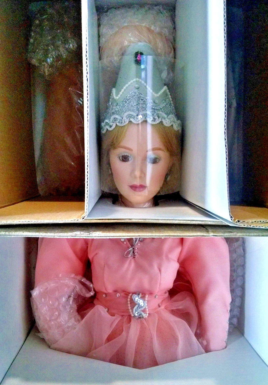 DANBURY MINT CONDITION PORCELAIN DISNEY CINDERELLA and FAIRY GODMOTHER 27