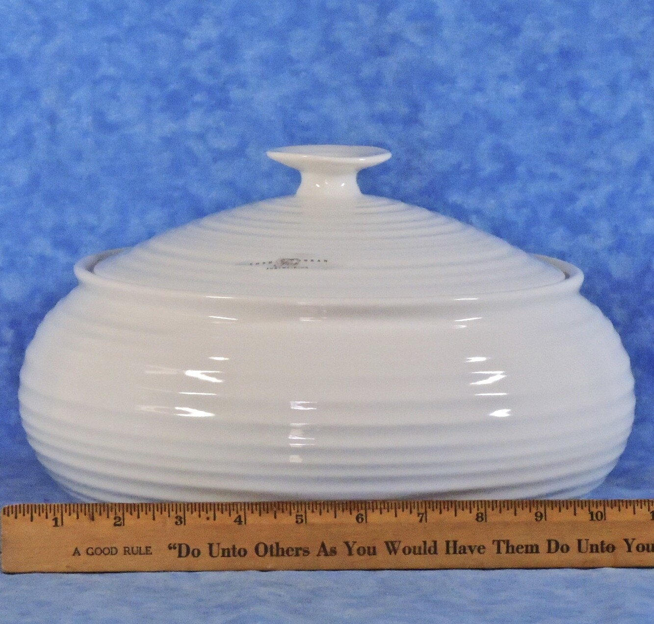 Portmeirion China SOPHIE CONRAN WHITE 3 Qt. Round Covered Casserole - NWT