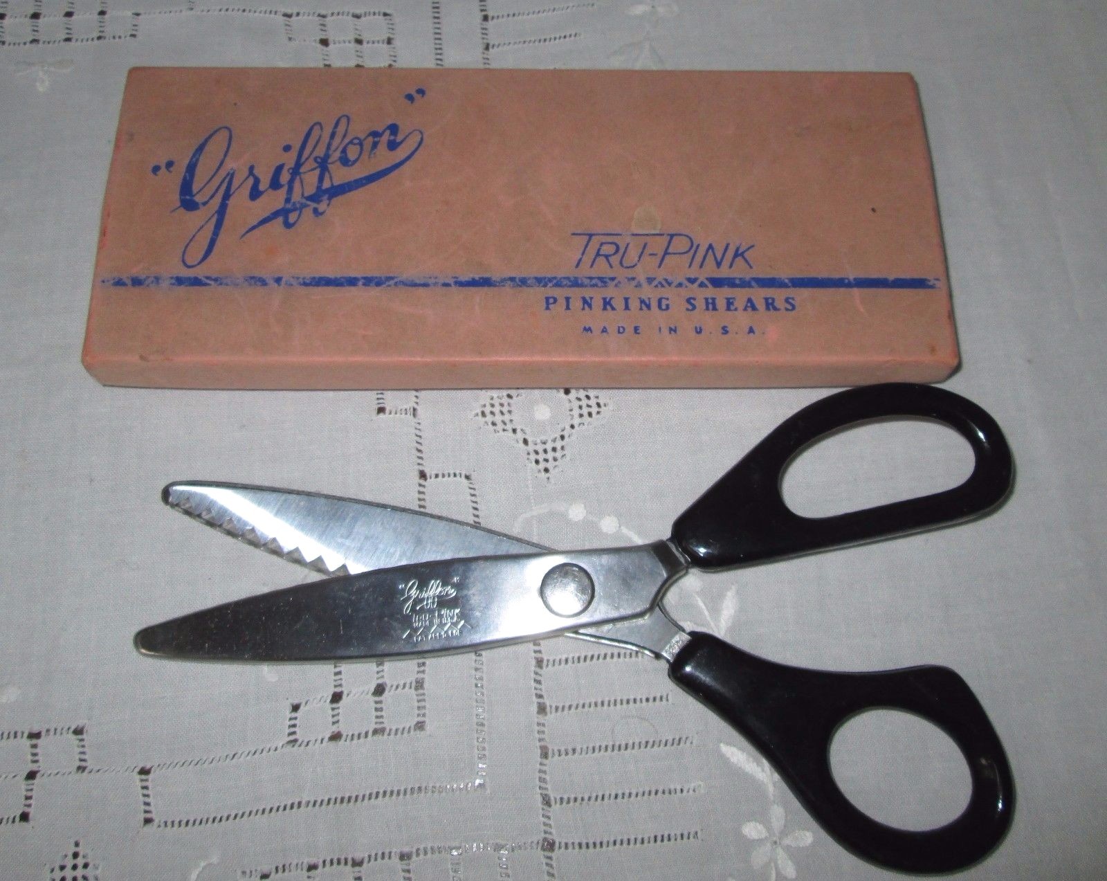 Vtg Griffon Tru Pink PINKING SHEARS USA Sewing Fabric Scissors In Box Cutlery