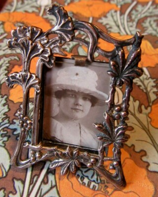 Tree of Life Design Real Oak Picture Frame 6 x 4 With Hand Cast Pewter Well Being Good Luck Gift