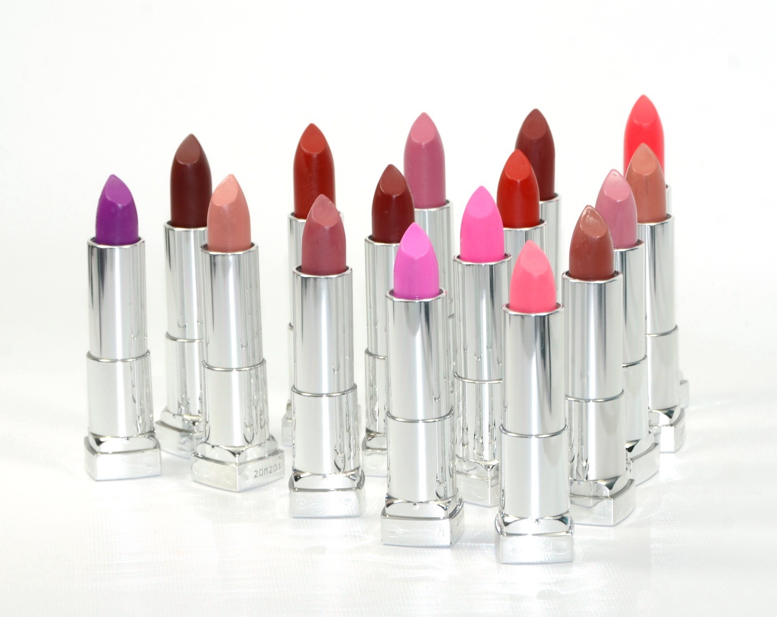 Помада мейбелин Color Sensational