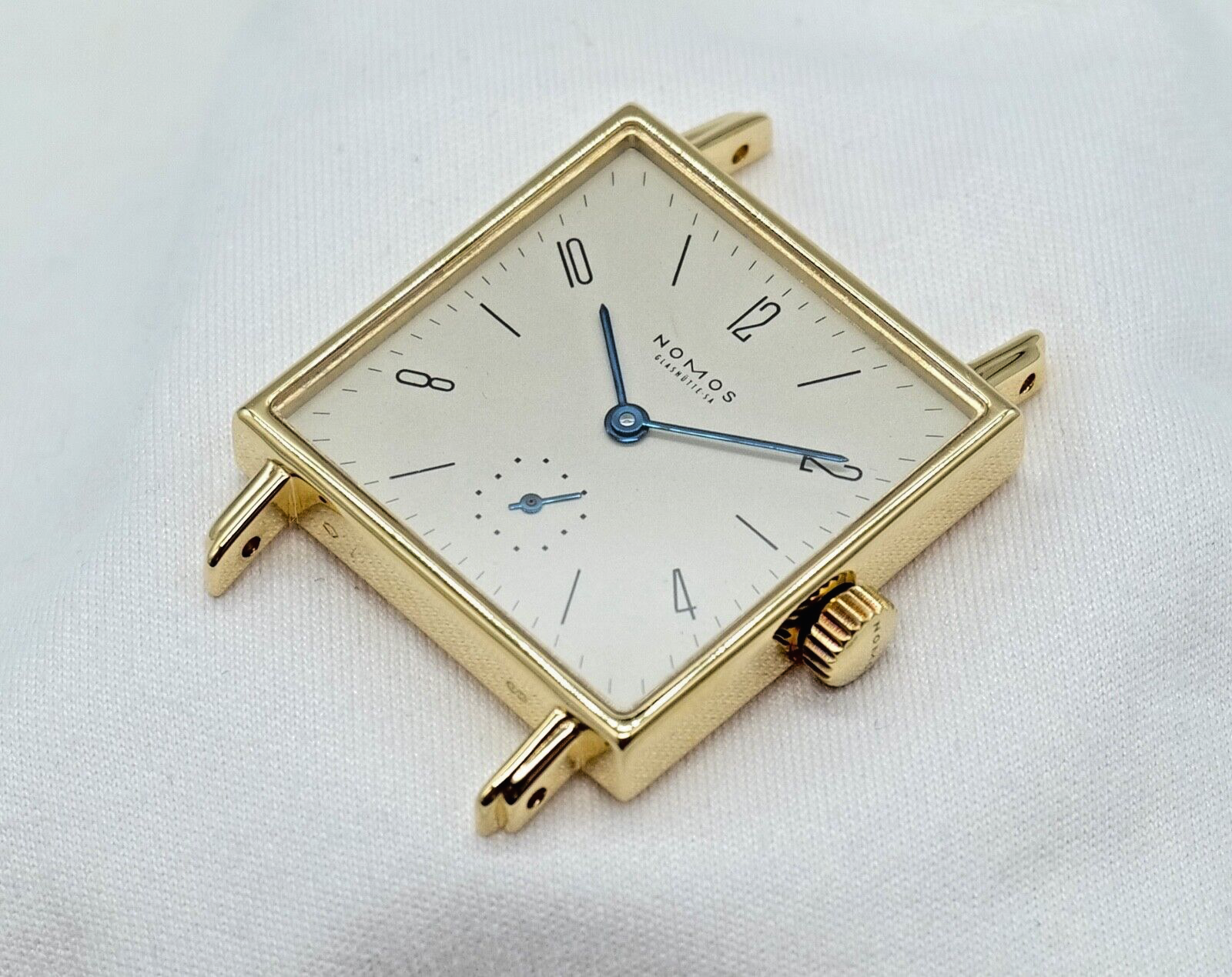 Nomos Tetra 27 Hand wind Gold 18K 750 Beautiful refurbished. Free shipping