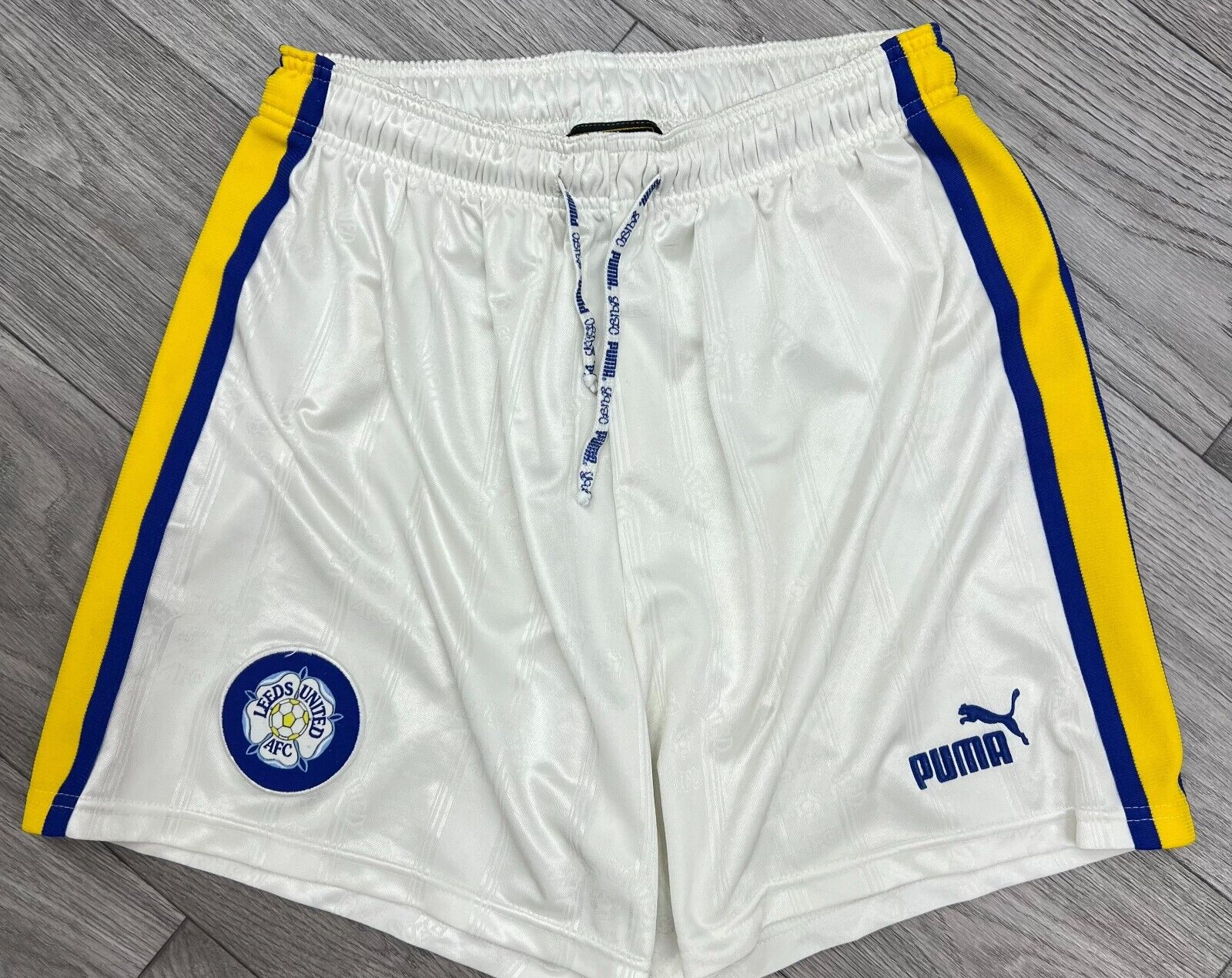 Leeds United 1996/1998 Home Football Soccer Shorts Puma Size