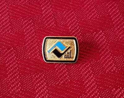 Vintage VAIL Colorado Ski Skiing Souvenir Lapel Hat Pin pinback