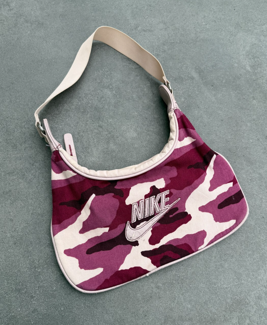 00s Nike メッセンジャーバッグ スリングバッグ ピンク y2k 00s Nike メッセンジャーバッグ スリングバッグ ピンク y2k