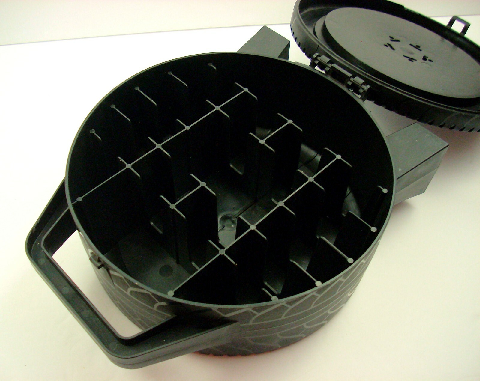 Mattel Hot Wheels Ultra High Performance Tire Shaped Storage Carrying Case