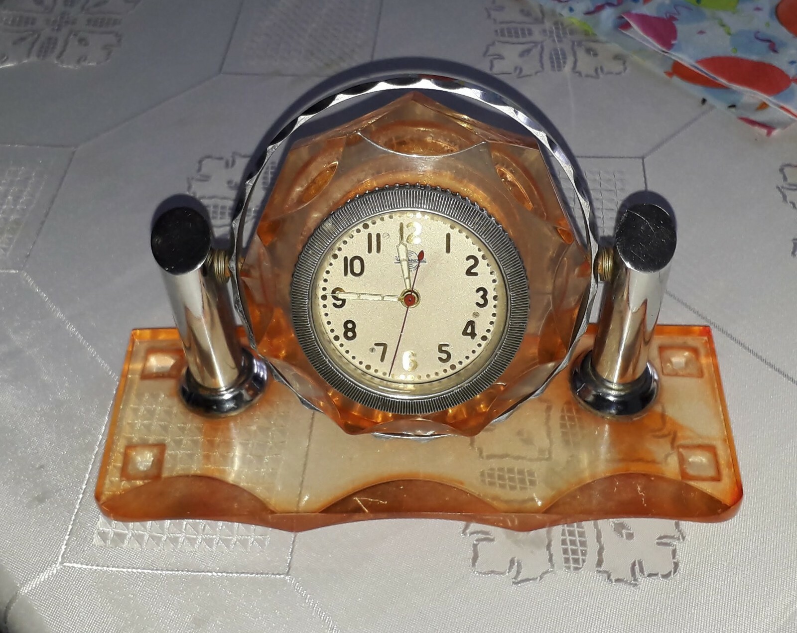 Vintage table beautiful mechanical clock, USSR Cheliabinsk factory WHITE DIAL