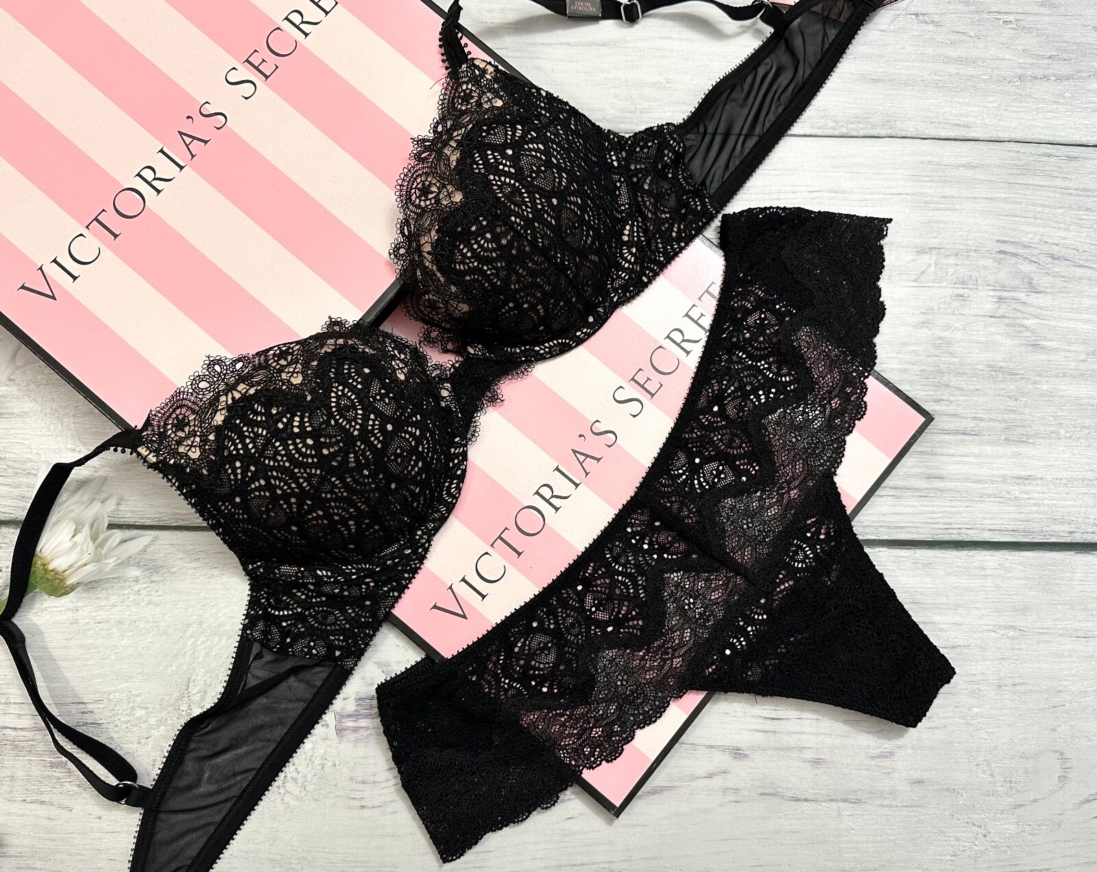 

NWT Victorias Secret Dream Angels Комплект кружевного бюстгальтера пуш-ап с цветочным принтом Черный