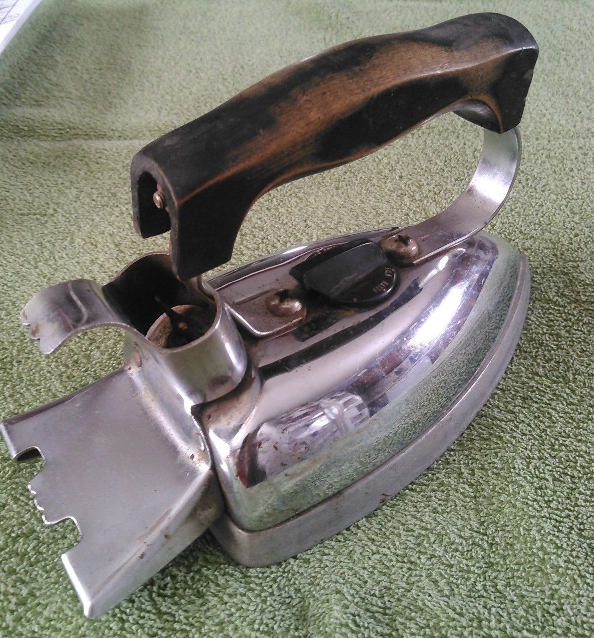 Vintage Montgomery Ward & Co. Electric Iron Model 9 Farmhouse decor Country View