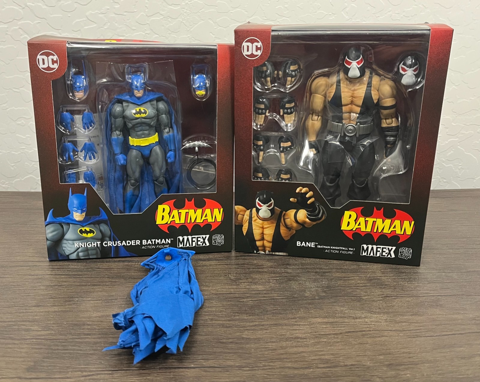 MAFEX No.216 BANEとNo.215 KNIGHT CRUSADER Mafex No. 215 Knight Crusader Batman and No. 216 Bane | eBay