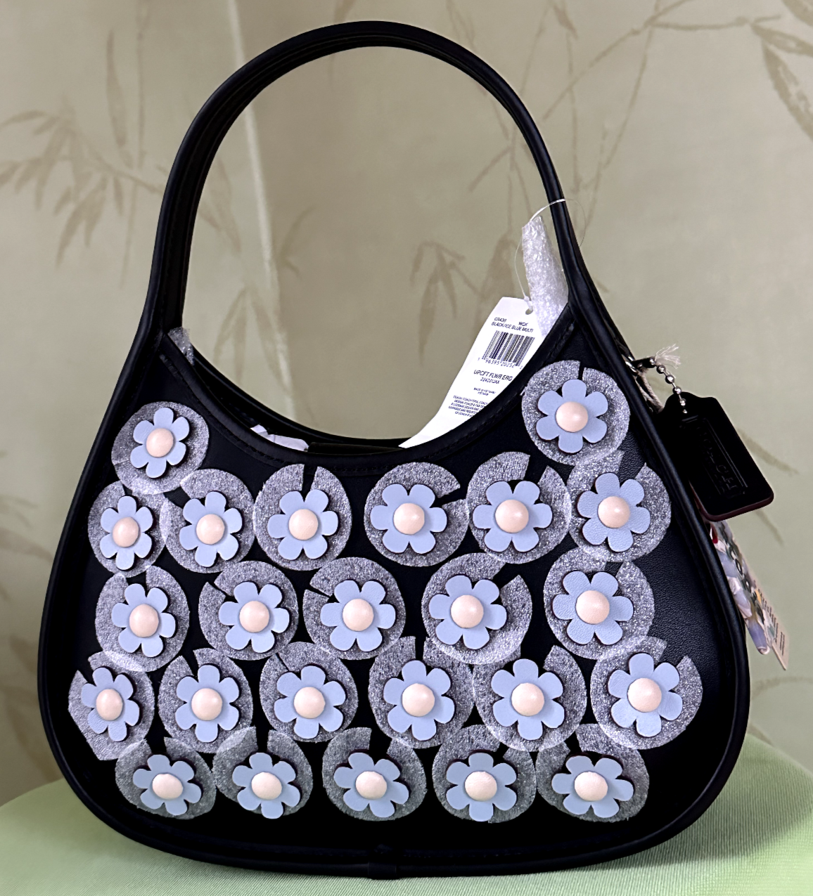 ショルダーバッグ・ポシェット Coachtopia Ergo Bag In Coachtopia With Flower Applique CR438 COACH COACHTOPIA ERGO BAG w/MINI FLOWER APPLIQUE:NWT BLACK