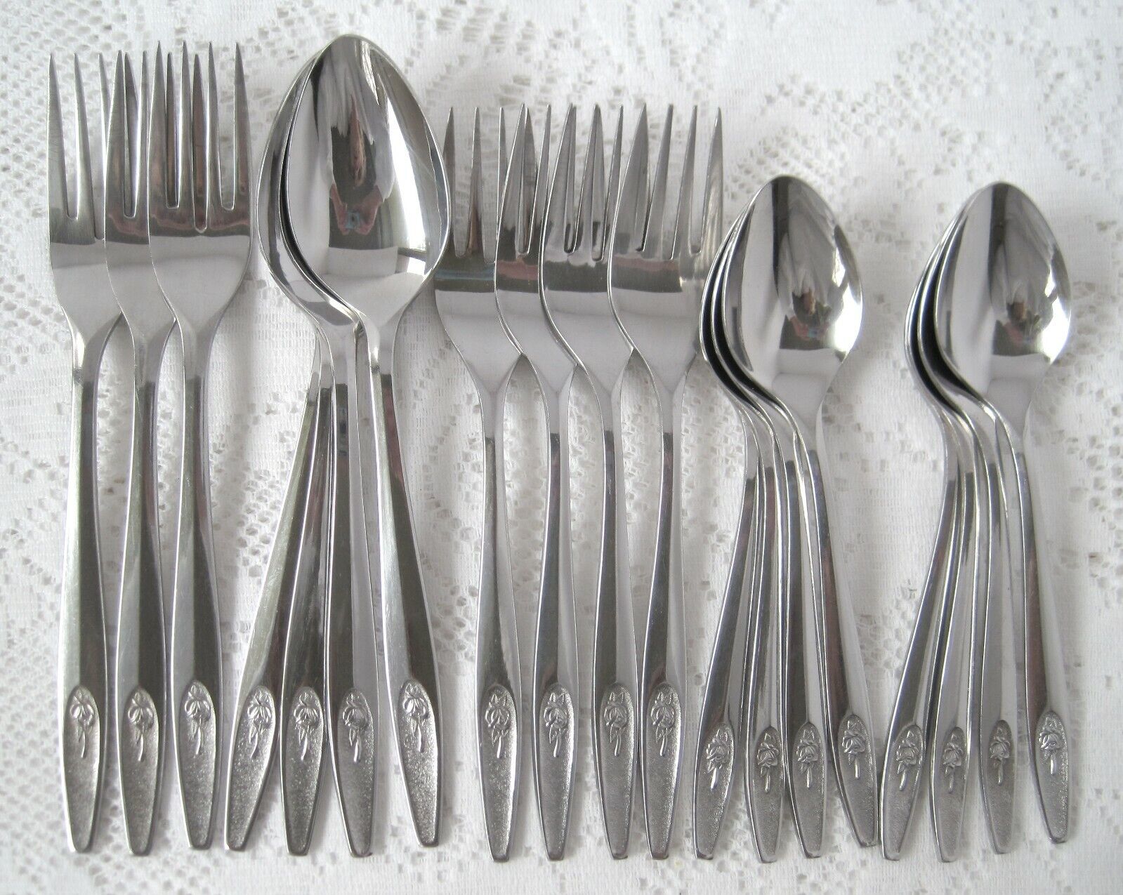 CI JAPAN Vintage Stainless Flatware Textured Rose Floral