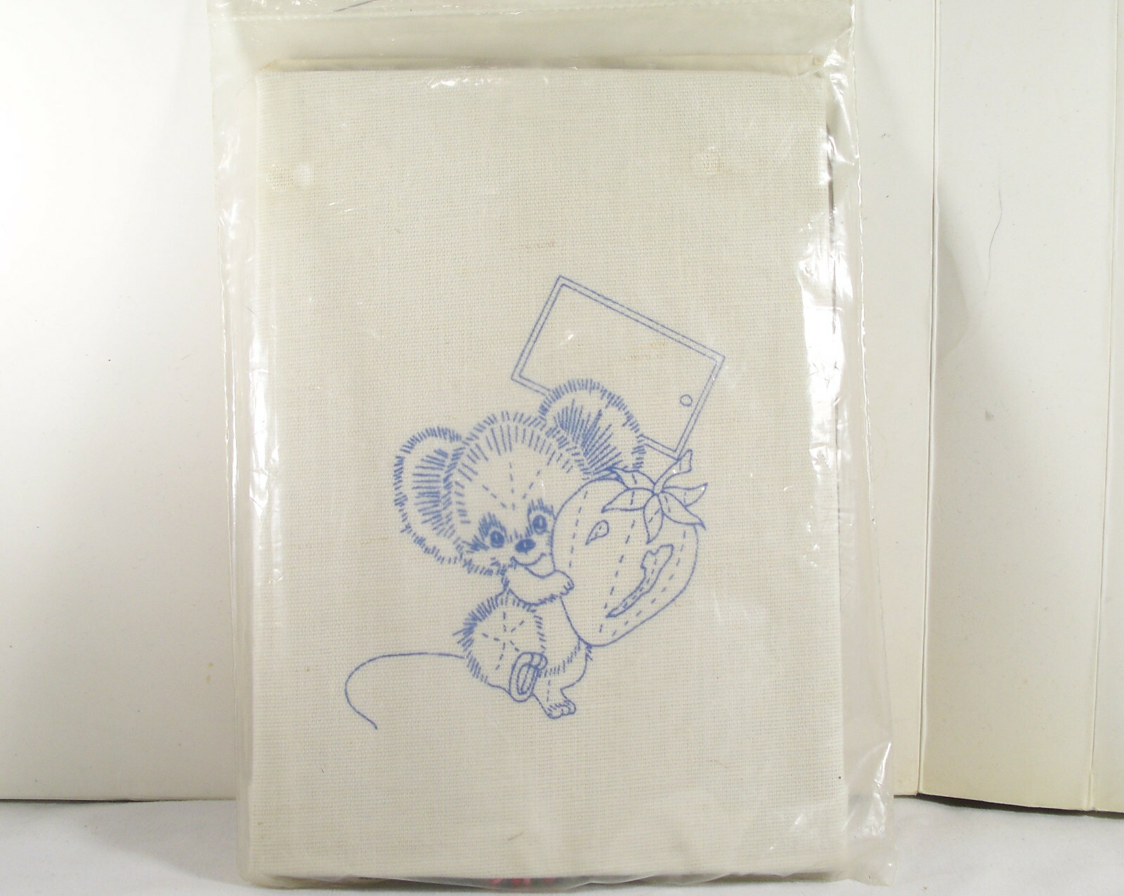 Caron Hallmark Design Collection Crewel Kit Mouse 6410 5