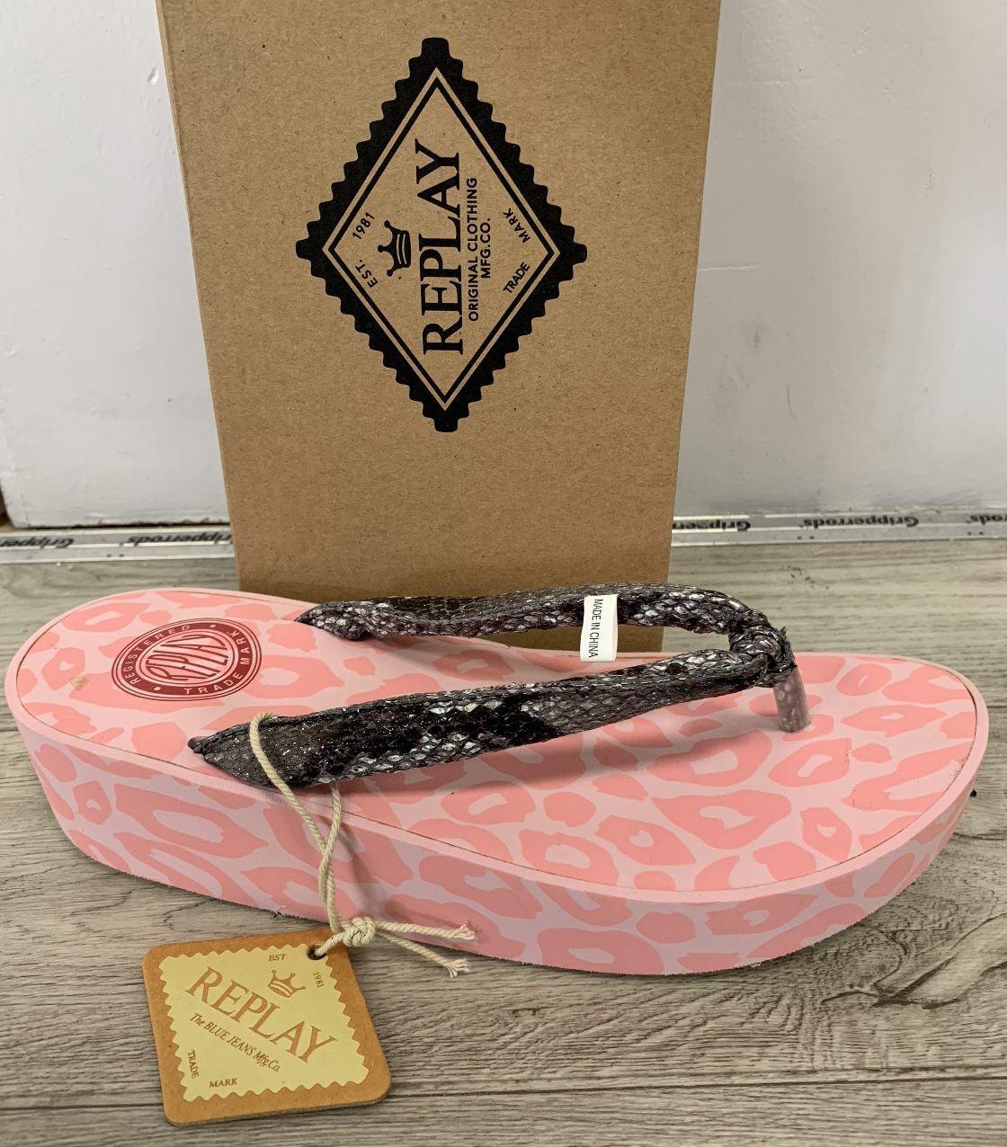 Replay flip flops top