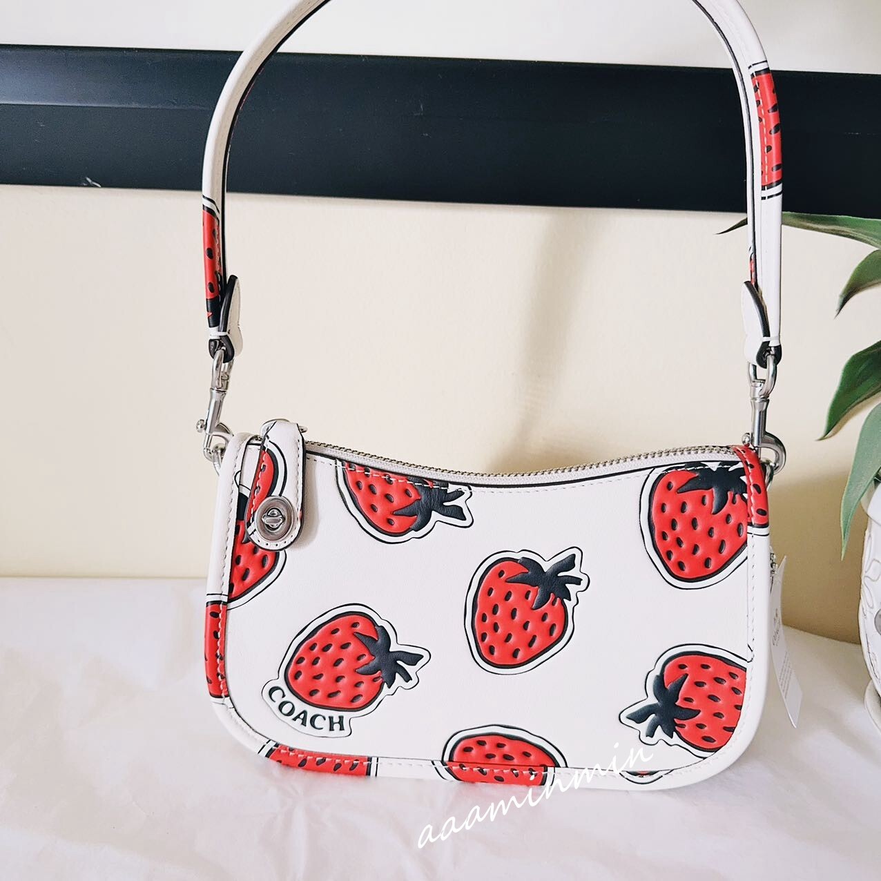 NWT COACH Swinger Bag 20 With Strawberry Print CT881