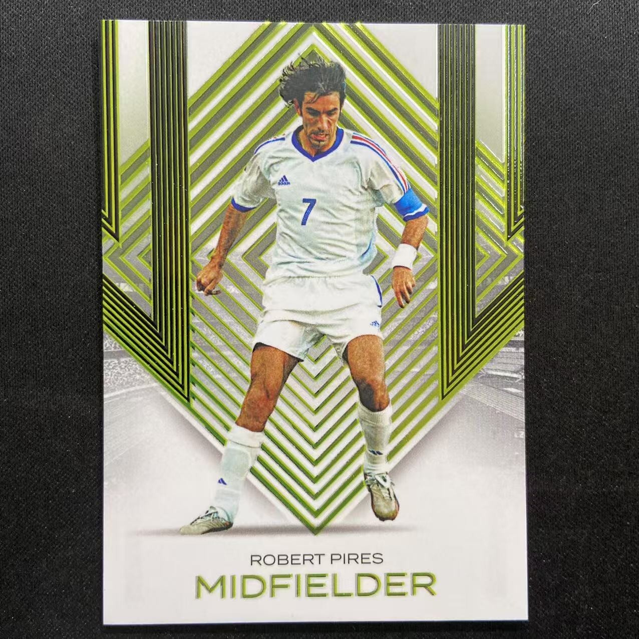 スポーツ robert pires 2024 Futera Incredible Robert Pires Midfielder Green 20/22