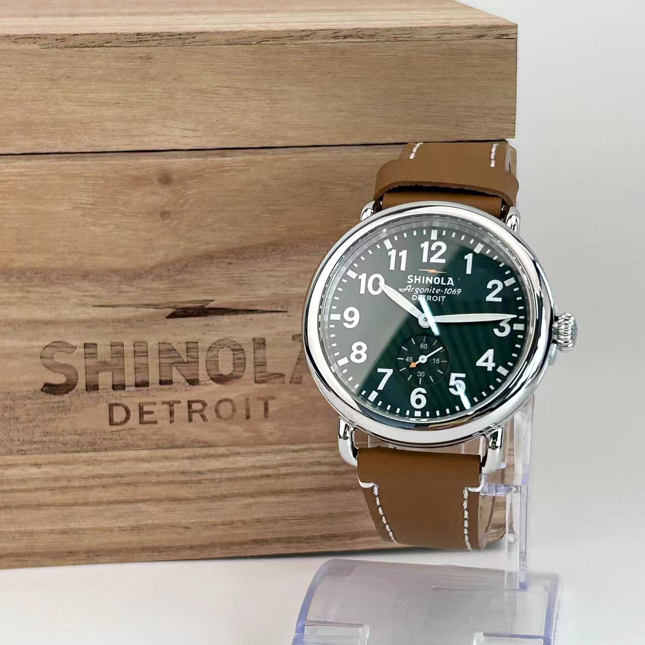Pre-owned Shinola The Runwell 41mm Green Dial Maple Tan Leather Mens Quartz Watch Classic