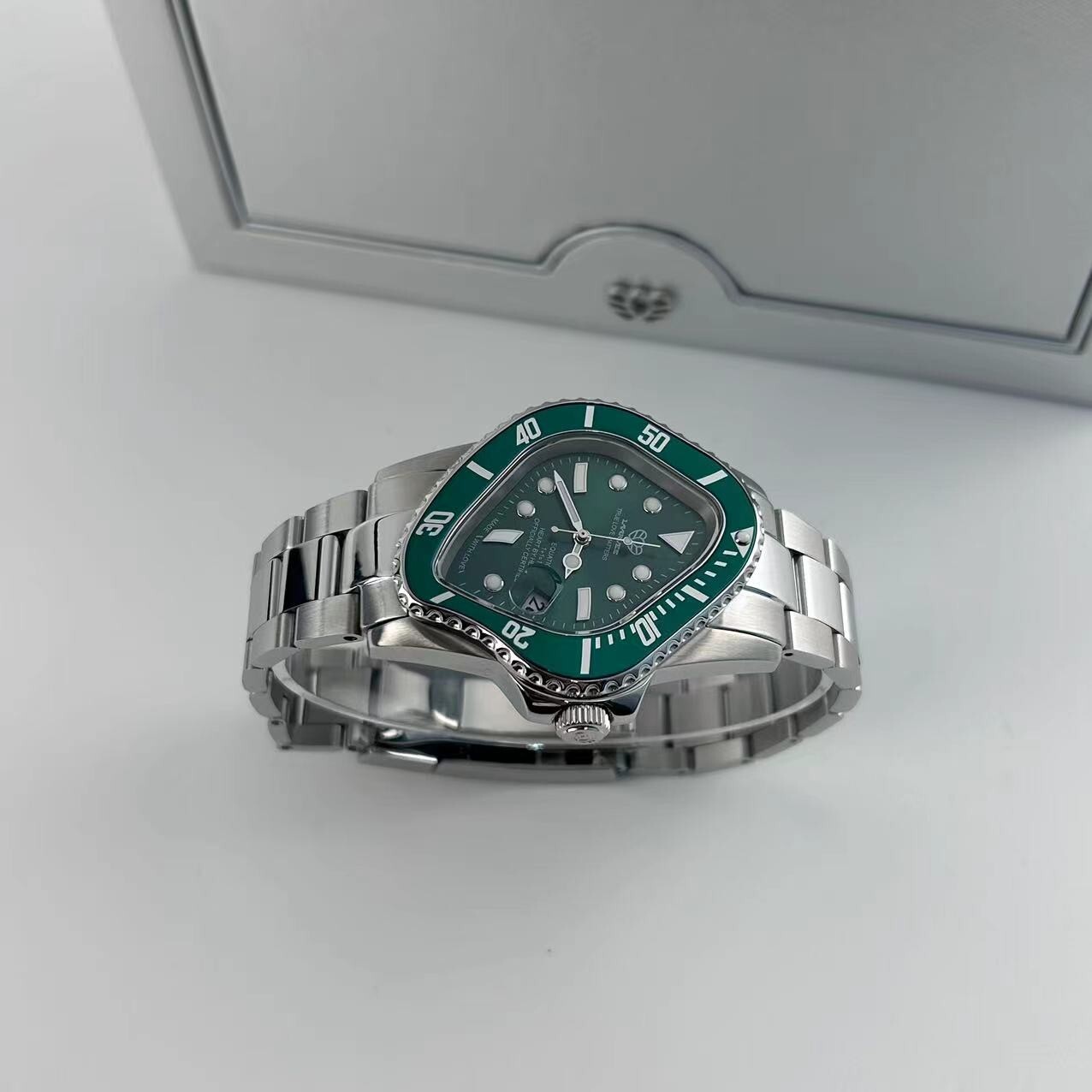Pre-owned Laarvee Pea001 Classic Watch Silver Precision Steel Green & Bezel Green Dial
