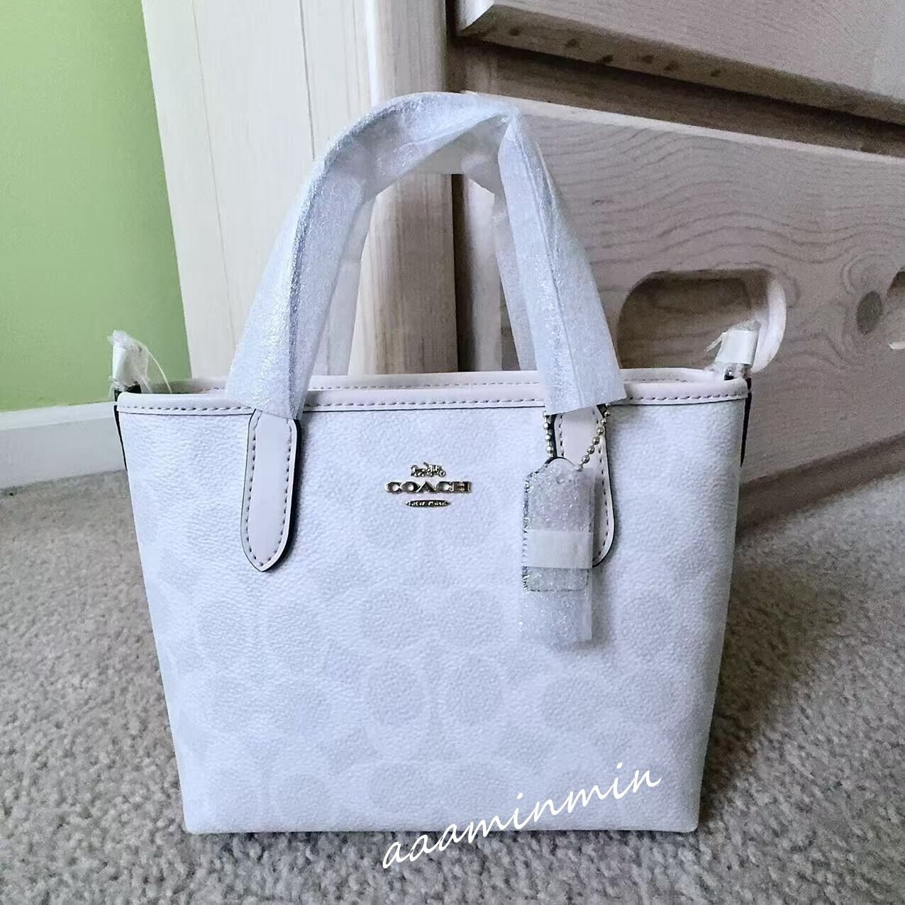 ★毎日使いに最適★COACH Canvas Small Tote Bag COACH® Outlet | City Mini Tote Bag In Signature Canvas
