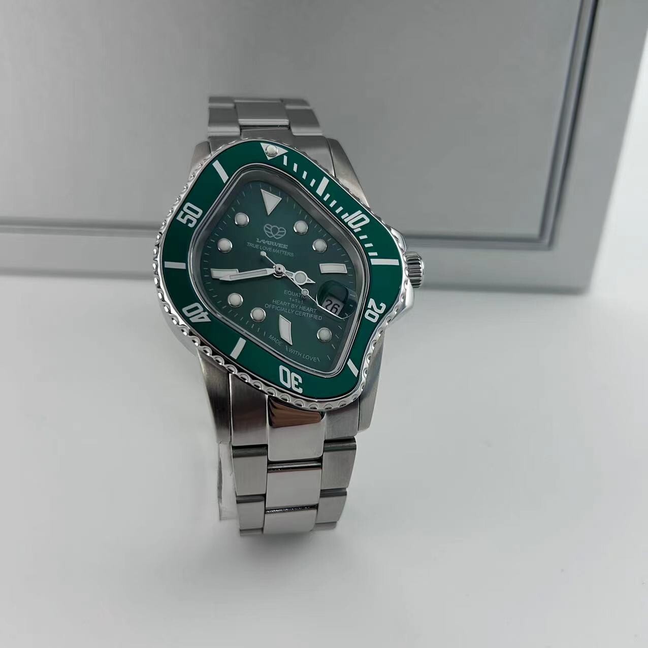 Pre-owned Laarvee Pea001 Classic Watch Silver Precision Steel Green & Bezel Green Dial