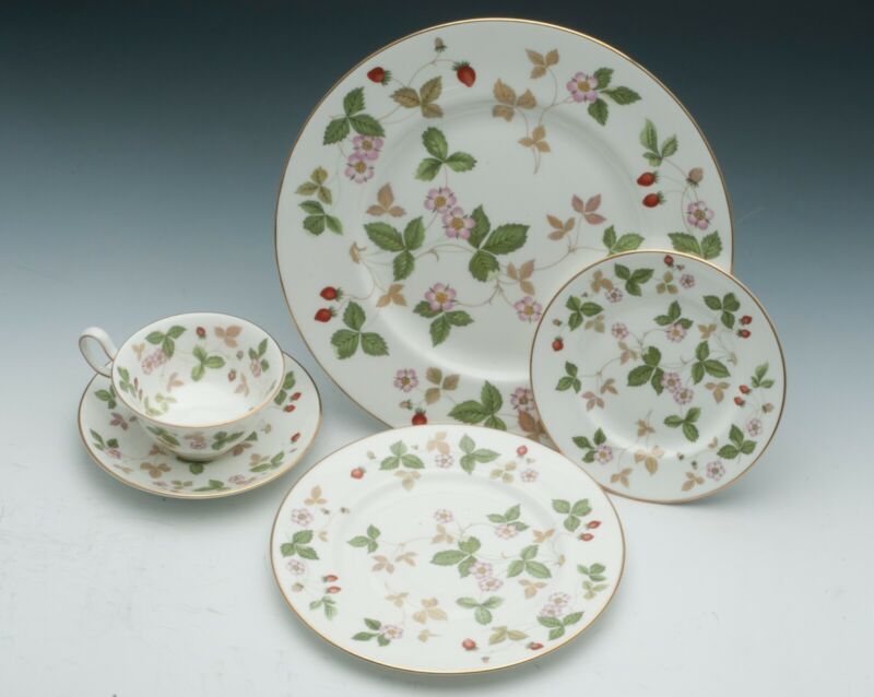 Wild Strawberry fine China by Wedgewood individual 5 piece Place Settings