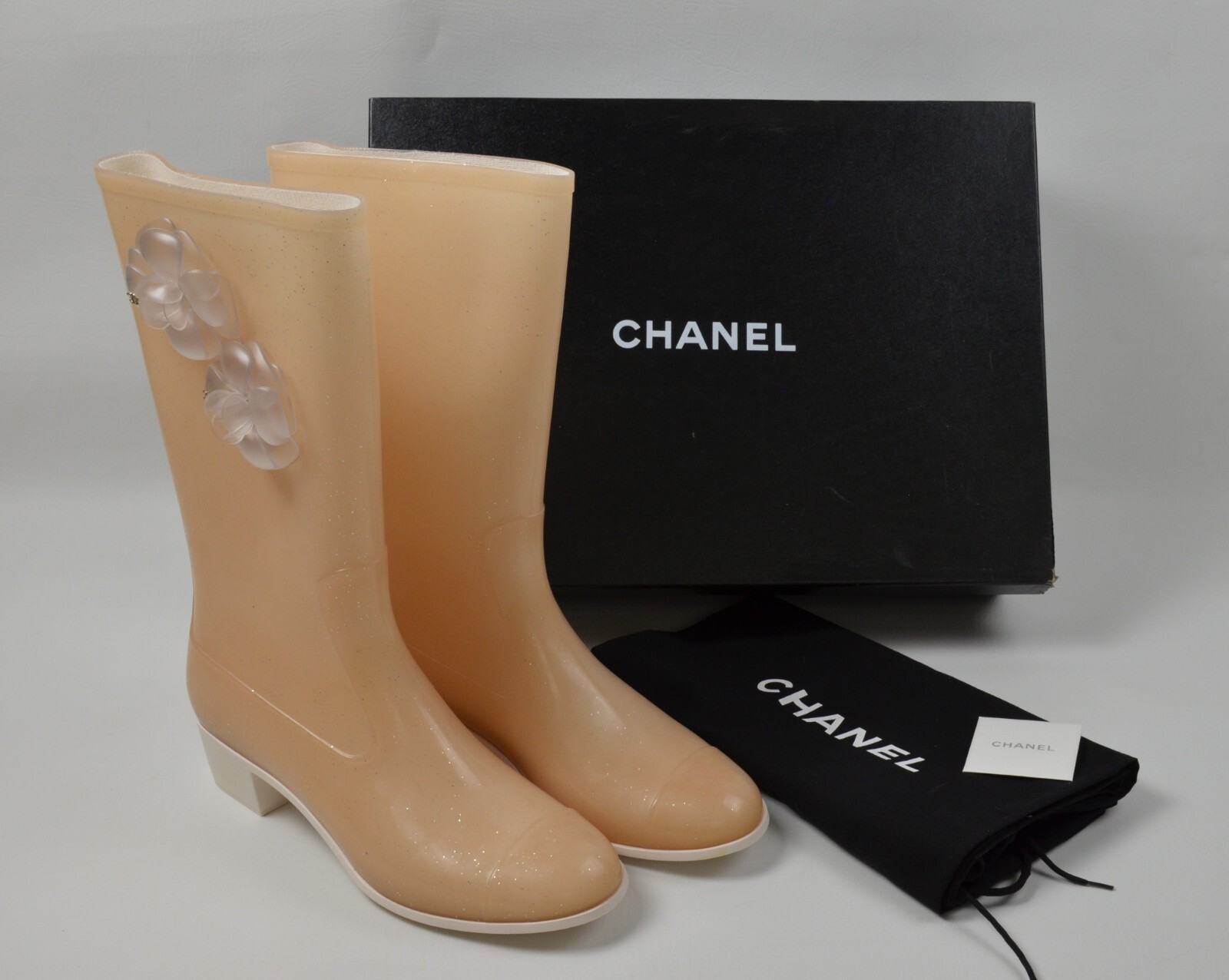 Pre-owned Chanel Glossy Rubber Camellia Flower Cc Cap Toe Tall Rain Boots In Beige