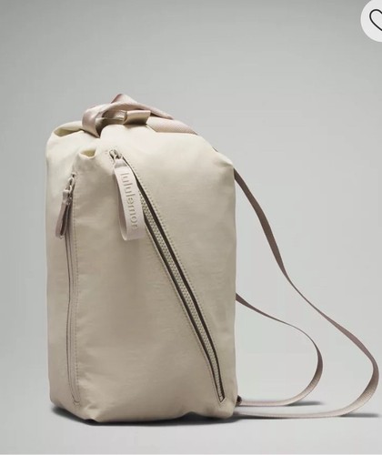 lululemon バッグ Lululemon Back To Class Backpack - Big Paisley Emboss Angel