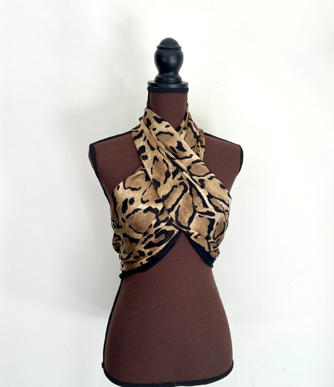 Pre-owned Gucci Unisex  Silk Scarf Leopard Animal Print Black Beige Chiffon Stole Scarf