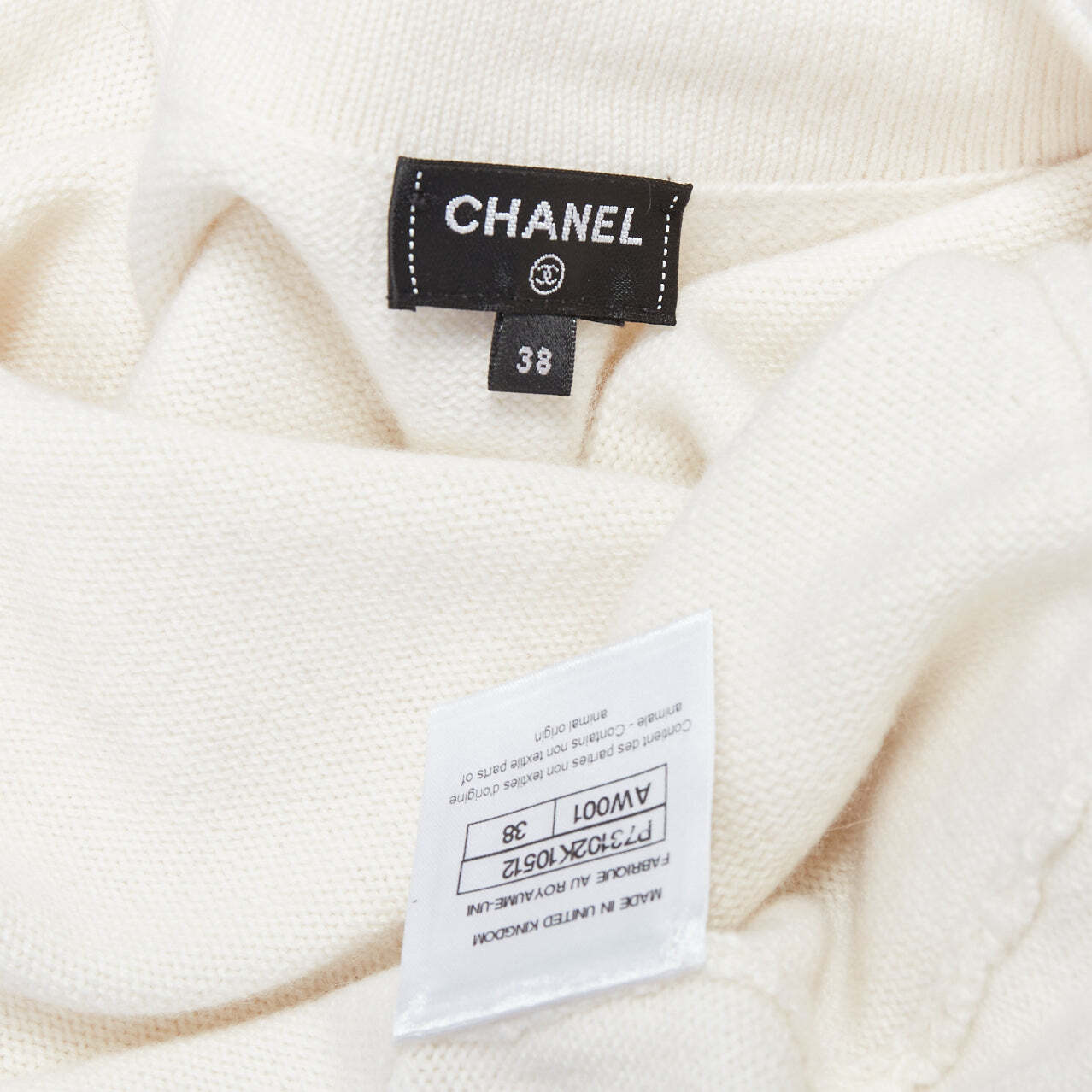 CHANEL 22A off white cashmere blend pink CC crystal buttons CHANEL 22A off white cashmere blend pink CC crystal buttons