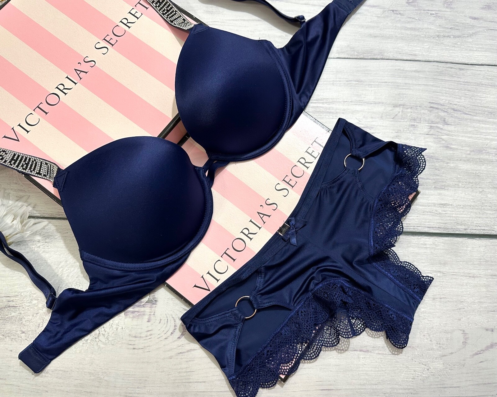 

Victorias Secret Очень сексуальный бюстгальтер пуш-ап со стразами и блестящими бретельками Синий -S