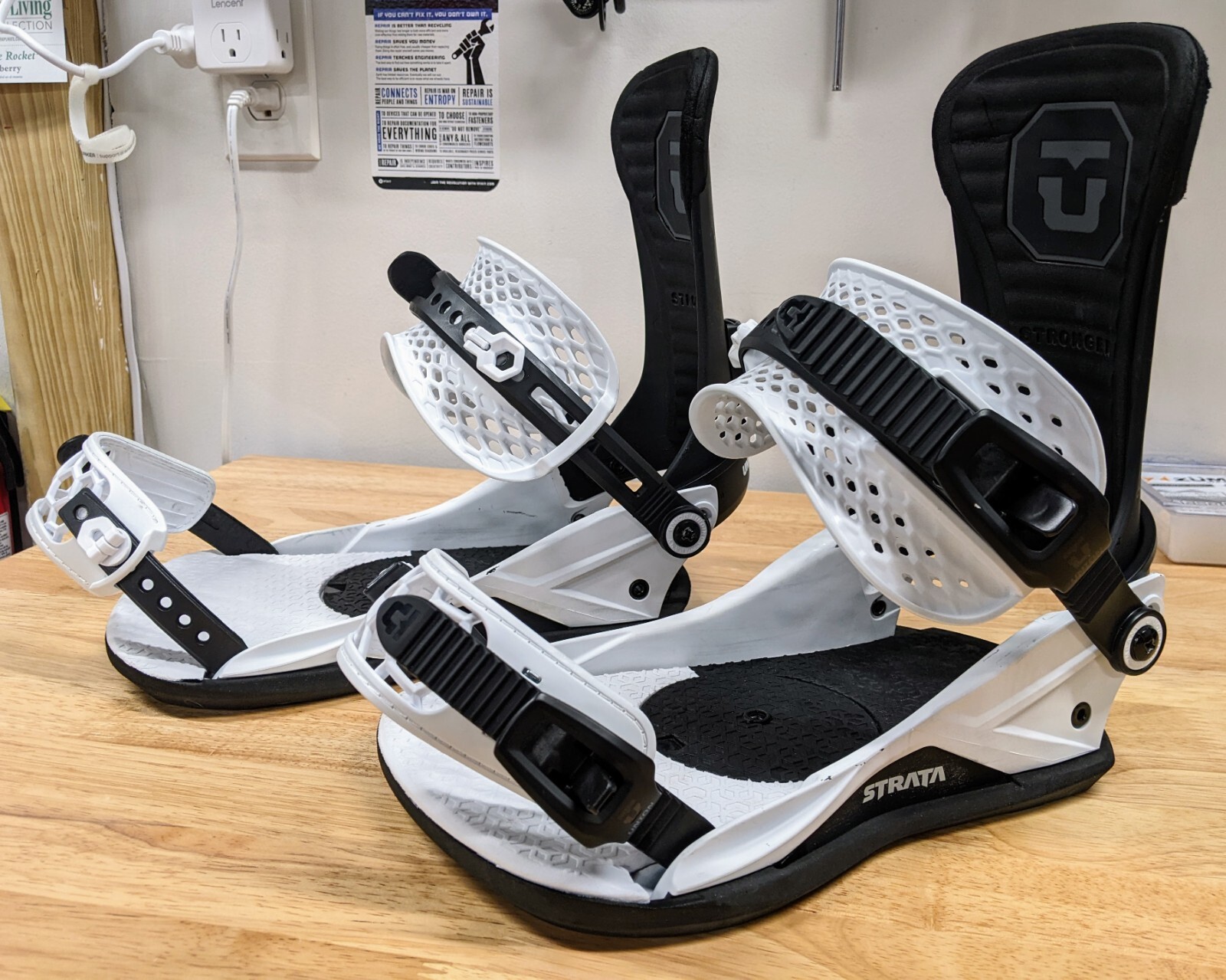 Union Strata Snowboard Bindings - Semi-Customized - White & Black