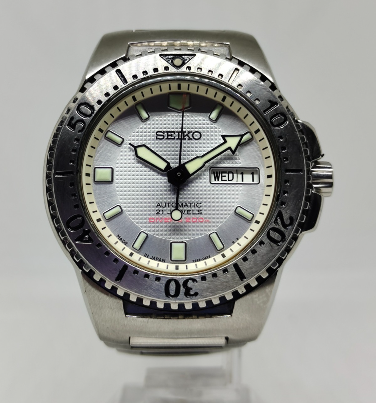 PRE OWNED RARE SEIKO DIVER WHITE KNIGHT 7s26-01X0J SKXA47