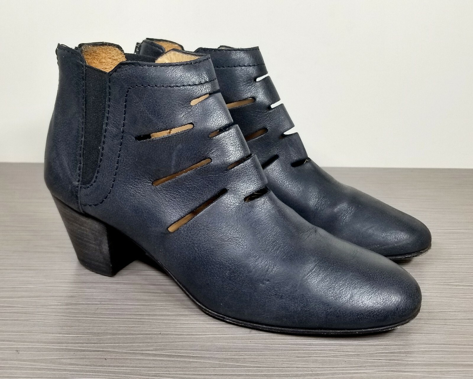 Aquatalia Marvin K Freida Waterproof Cutout Bootie Black Leather, Womens Size 8