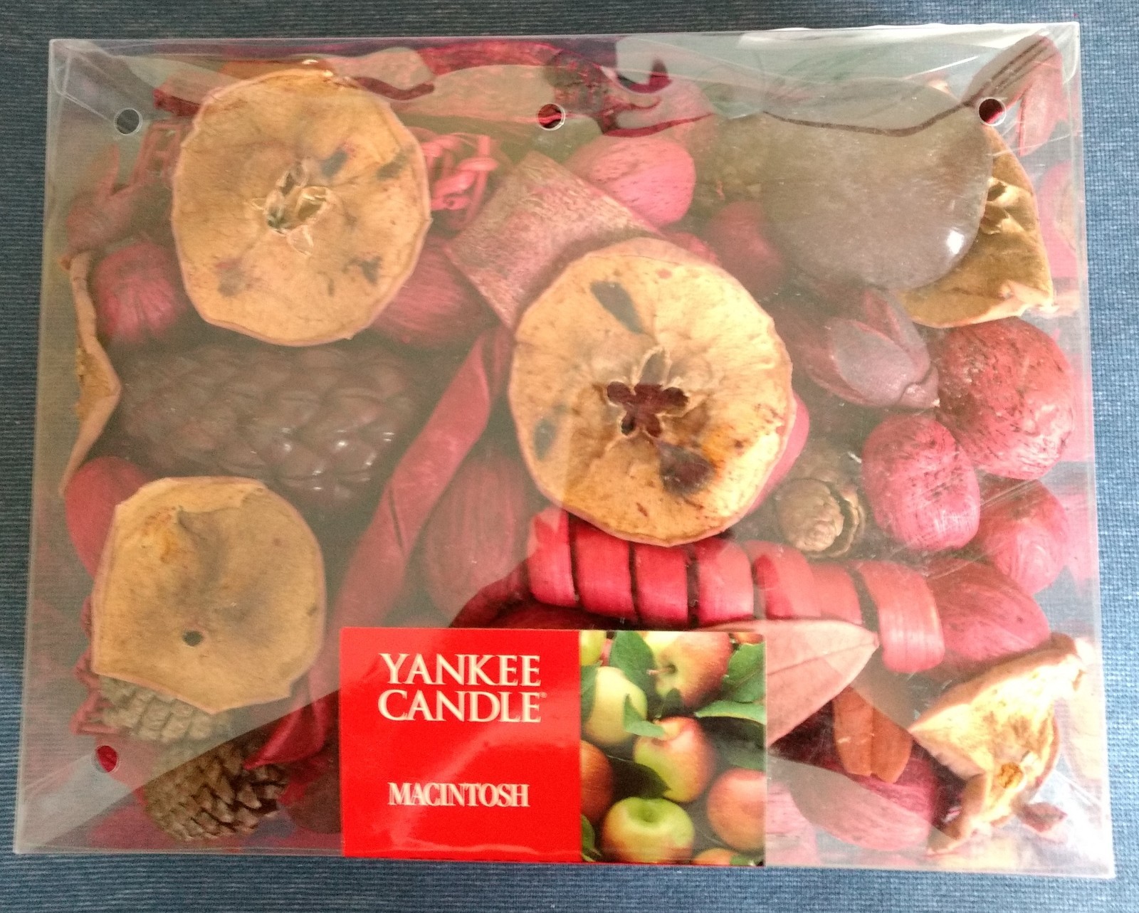 Yankee Candle ~ FRAGRANCED POTPOURRI ~ “MacIntosh” ~ 2.25 Dry Qt. ~ Boxed
