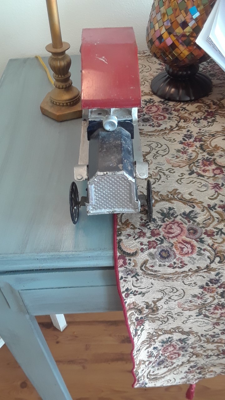 OLD VINTAGE MODEL T TYPE STEEL CAR SALESMAN'S SAMPLE ?