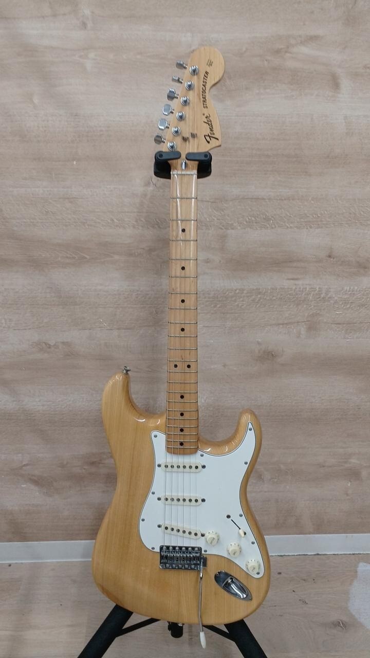 ギター fender japan stratocaster 1993-1994 Electric Guitar Fender Japan Stratocaster 1993-1994