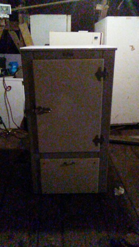 1930s frigidaire Automatic Fridge **gutted, does NOT work**